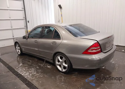 2004 Mercedes-Benz C 230 Kompressor Sport/Sport z USA, uszkodzony, nr VIN WDBRF40J04A581570